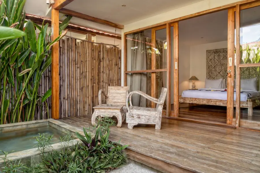 Terrasse d'un bungalow avec jacuzzi privatif